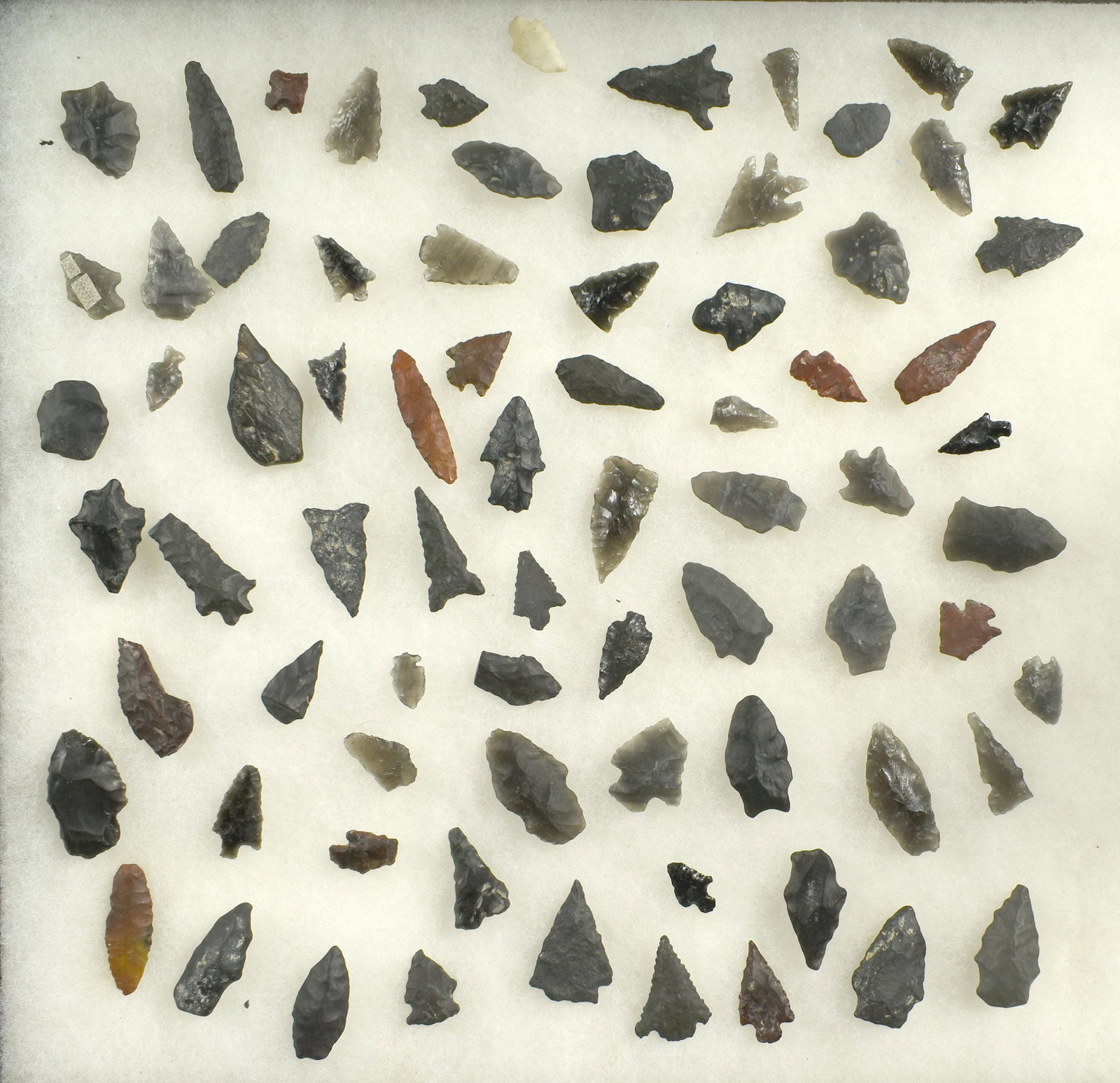 Large lot of California Points: Nice lot with lots of smaller points and pieces. Lassen Co., California. Ex Beckett Collection.