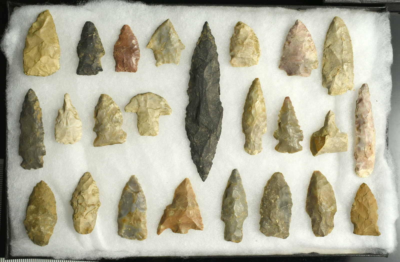 Lot of Central KY Artifacts: Adena, Hopewell, Early Archaic, and othe types present in this lot. Nice! Biggest is 5 inches!