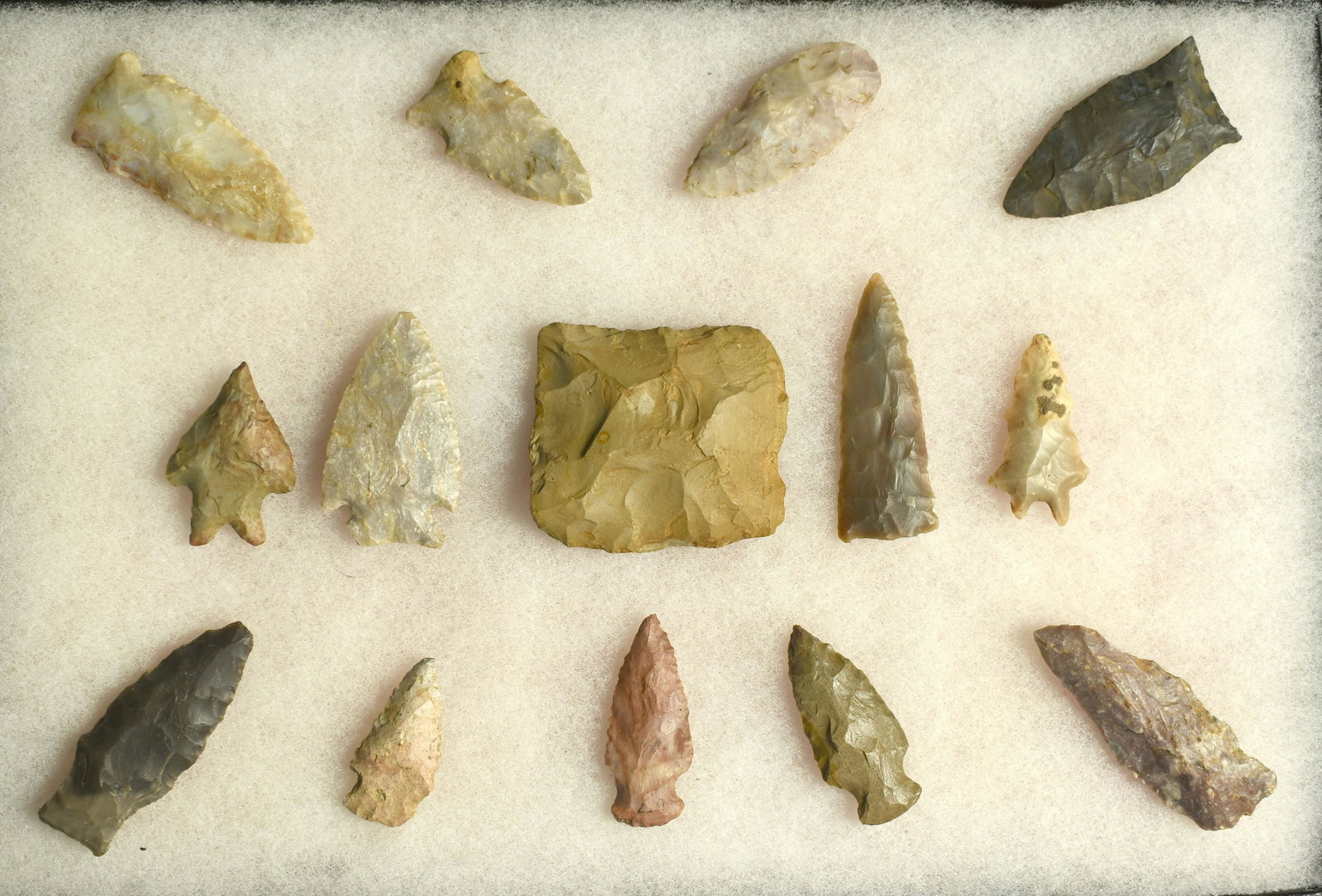 Lot of Kentucky Arrowheads/Artifacts: Nice lot of Kentucky Points and Artifacts. Carter Cave, Boyle Chert, Fort Payne, and others.