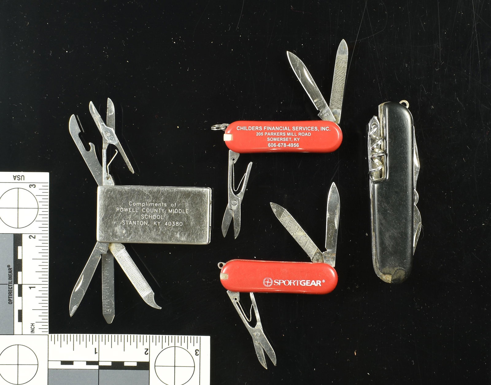 4 Pocketknives: Mixed lot of Swiss Army Styles.
