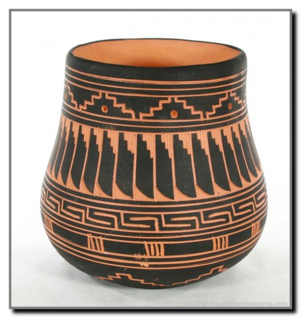 4 7/8" x 5 1/2" Navajo (Dine) Sgraffito Vessel: An excellent Sgraffito blackware vessel by Navajo Artist David Willie. Circa 1990, this example features intricate engraving. Signed.
