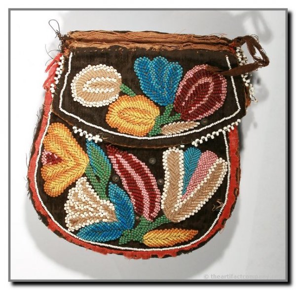5 7/8" Iroquois Beaded Purse: Beautiful example featuring many colors of beadwork. Pre-1920