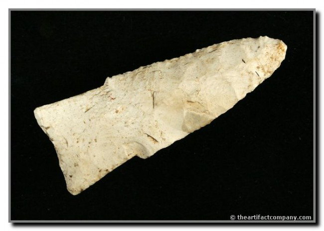 003: 2 3/4" Hardin: Nicely flaked example with a slight bevel. Burlington. Missouri. Ex - Terry Allen Collection.