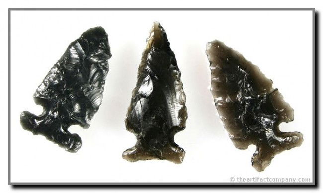 3 Extra Nice Obsidian Side Notches: 1 5/8" to 2 inches. All extra nice. Found on the Bodle Family Ranch in Klamath Co., Oregon.