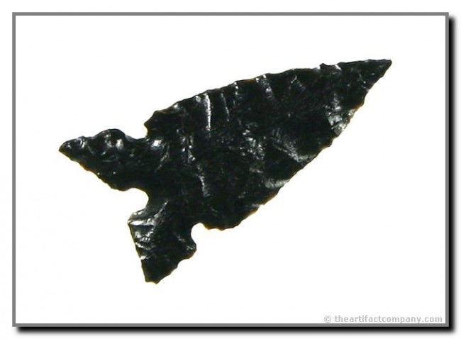 1 1/8" Desert Sierra variety Tri-Notched dart: Awesome condition with a needle tip. Made of jet black glossy Obsidian. Found in Lake Co., Oregon.