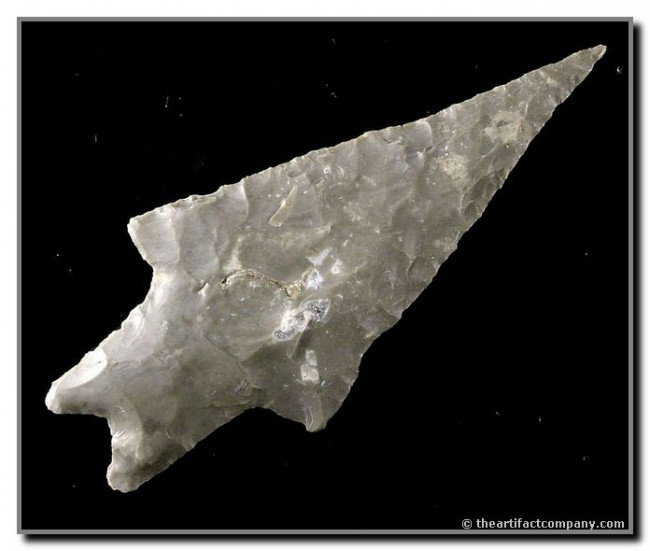 039: 3 3/16" Pedernales - Baker G9.5 COA: Thin and finely made with a needle tip. G-9.5 Baker COA. Edwards Plateau Chert. Nice.