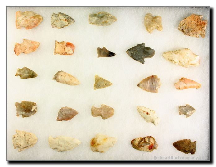 25 piece Indiana Mini-Collection/Dealer Lot: Lots of little dart points from Clay Co., Indiana. Ex - John Miller Collection.