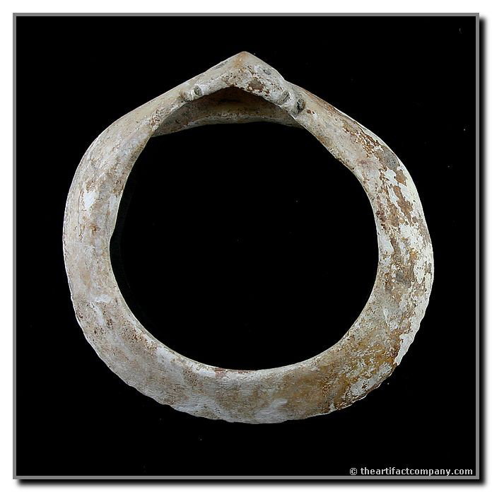 2 15/16" Hohokam Shell Effigy Bracelet: Excellent prehistoric example with ochre and Horned Lizard head. Arizona.