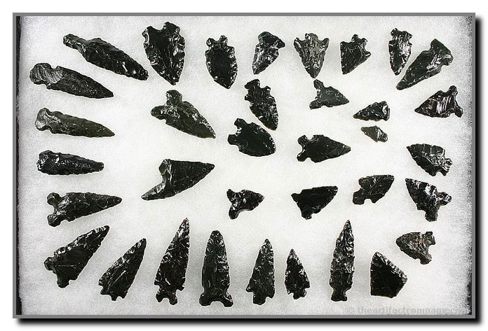 35 Decorative Obsidian Points: Incredibly decorative set of 35 Obsidian points. Would make an excellent arrangement. As-Is.