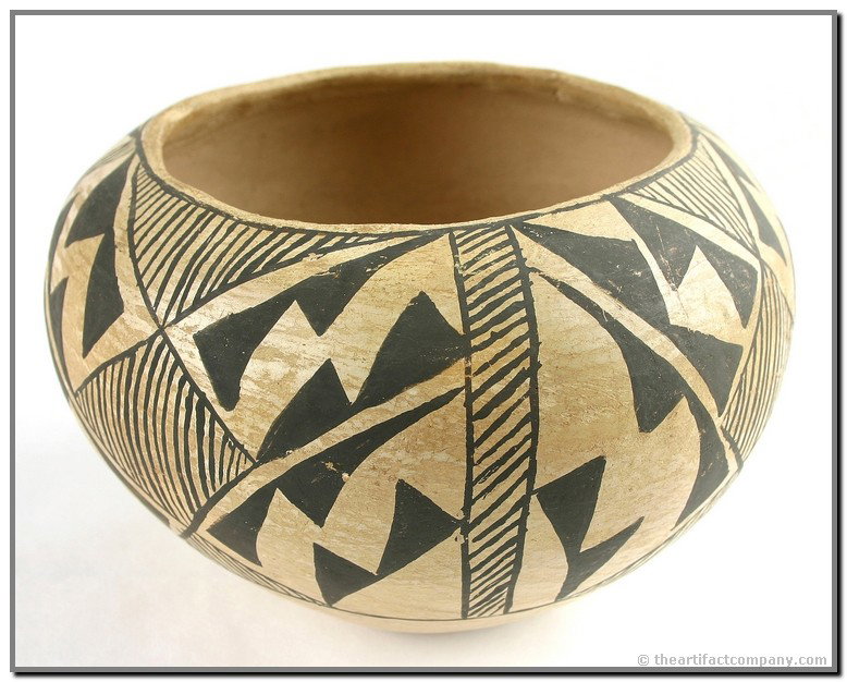 6 3/4"x 1/4" Hopi Pot: Unsigned example from New Mexico. Ex - Humphries Collection. Middle 20th Century.