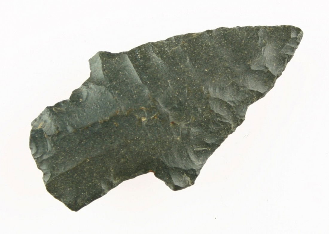 2 7/16" Cody Knife: Awesome Cody flaking. Pleasing rich dark blue/gray chert from Western Nebraska.