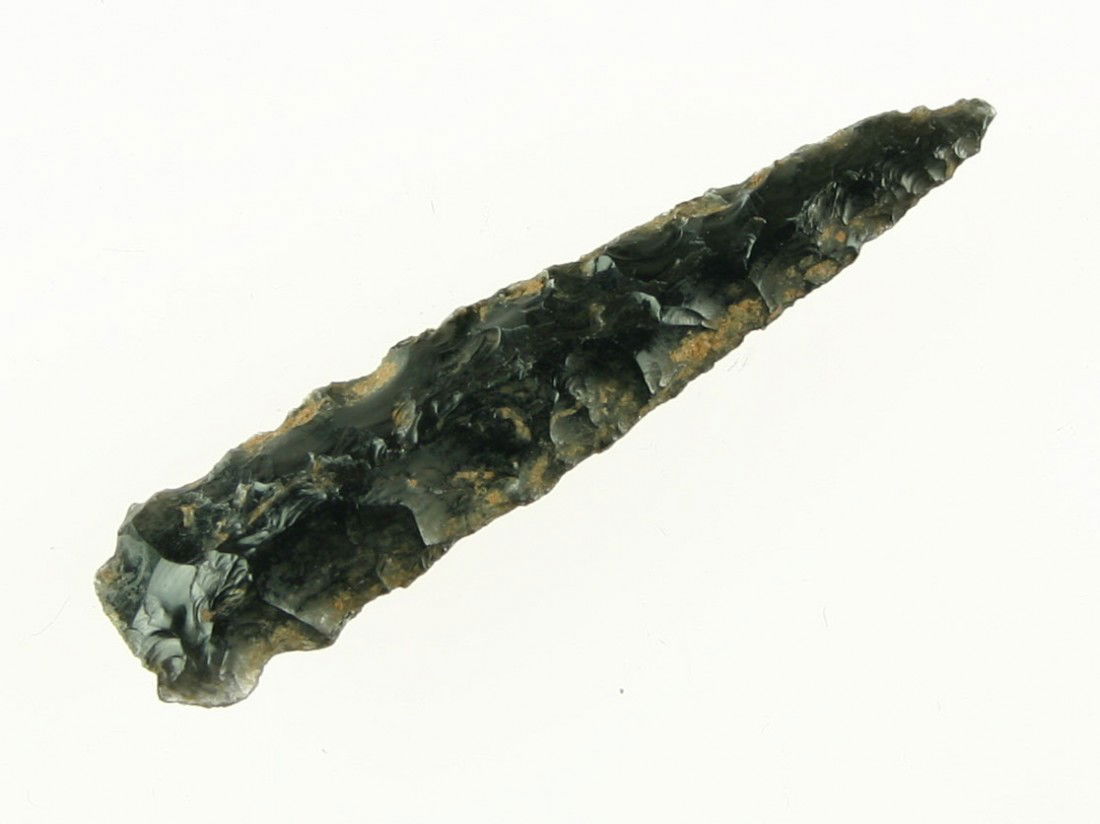 2 1/8" Snaketown Side Notched: Obsidian and awesome. Extra lareg example at 2 1/8th inches. Parallel flaked to a median ridge on both sides. Killer serrations. Found in Pima Co., Arizona. Ex- Abbinante.