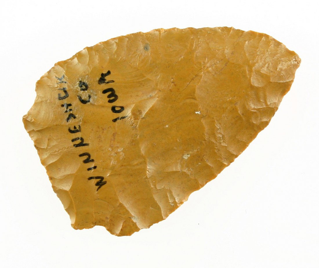 2 1/2" Scottsbluff Knife: Glossy Jasper like material. Cody Complex knife-form. Rare example. Great flaking. Old writing reads - 'Winneshiek Co., Iowa'.