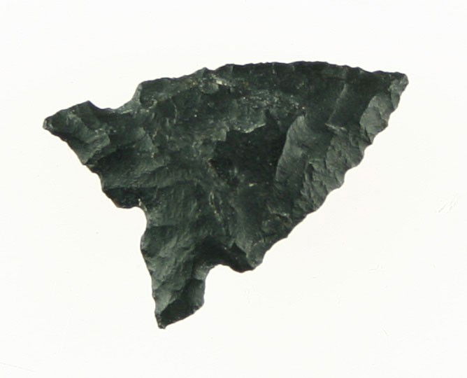 Superb 1" Desert - Sierra Variety: Classic tri-notch. Nice black Obsidian. Nicely thin with amazing detail. Found in Lake Co., Oregon. Ex- Kirkpatrick Collection.