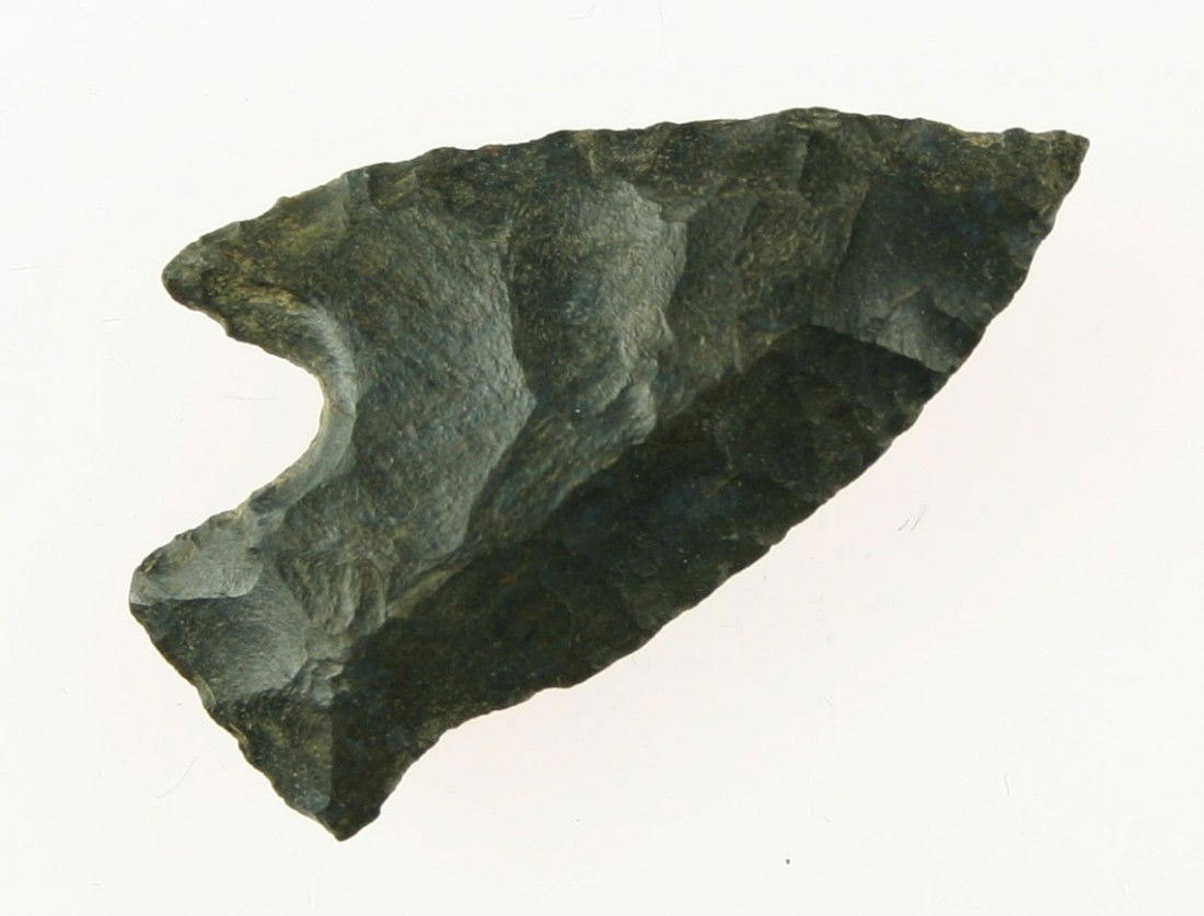 2" Buck Creek Knife: Unique form. Distinctly resharpened into this shape. Nice needle tip. Gun metal gray Hornstone. Pulaski Co., Kentucky. Ex- Judge Walker Collection.