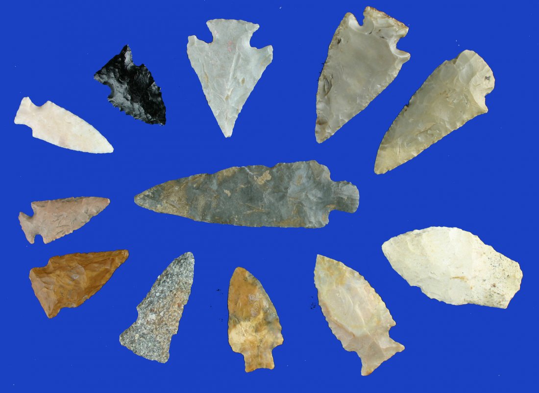 Dealer Lot - 12 Excellent Arrowheads: Biggest is a 3 5/8" Little bear Creek made of Ft. Payne. One serrated Obsidian. 2 perfect smaller notched points. Hopewell, Adena, Kirk, etc., etc. Nice form and colors throughout.