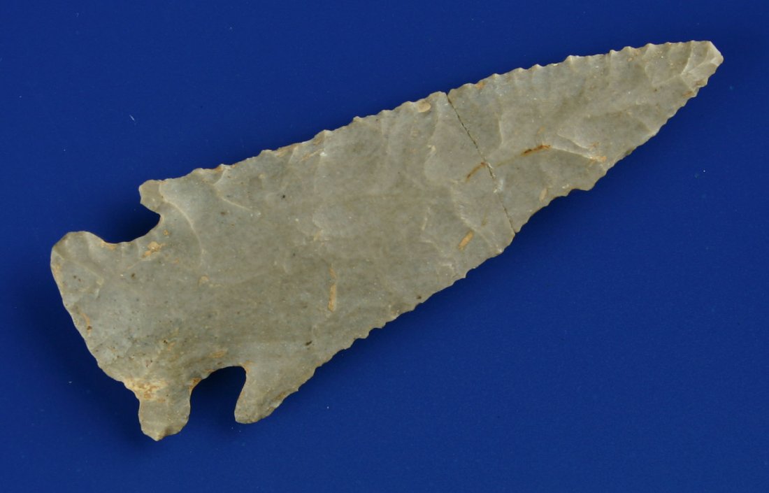 3 1/4" Kentucky Knobbed Hardin: Killer example in gray hornstone with great basal configuation but is broken in half and glued. Still very collectable and could easily be restored if so desired. Found in Fayette Co., Kentucky. Ex- D