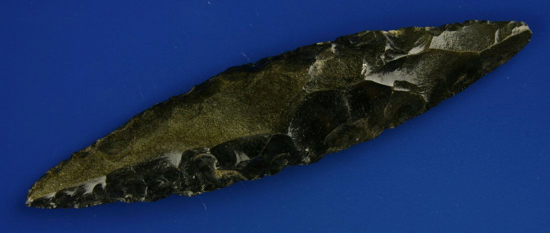 5 5/8" Teotihuacan Bipoint Knife: Excellent gold-sheen obsidian example from the Valley of Mexico. Ex - Kevin Pipes Collection.