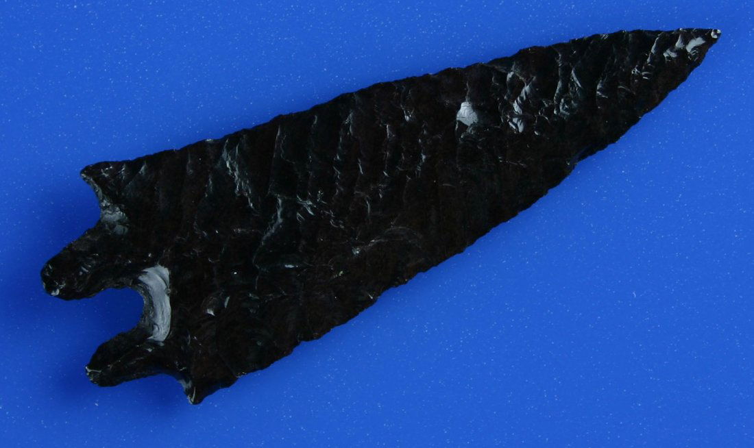 044: Outstanding 2 13/16" Pinto Basin - Rogers COA: Jet black glossy Obsidian. Superb flaking. Ultra, ultra thin. Found in Northern California. Rogers COA.