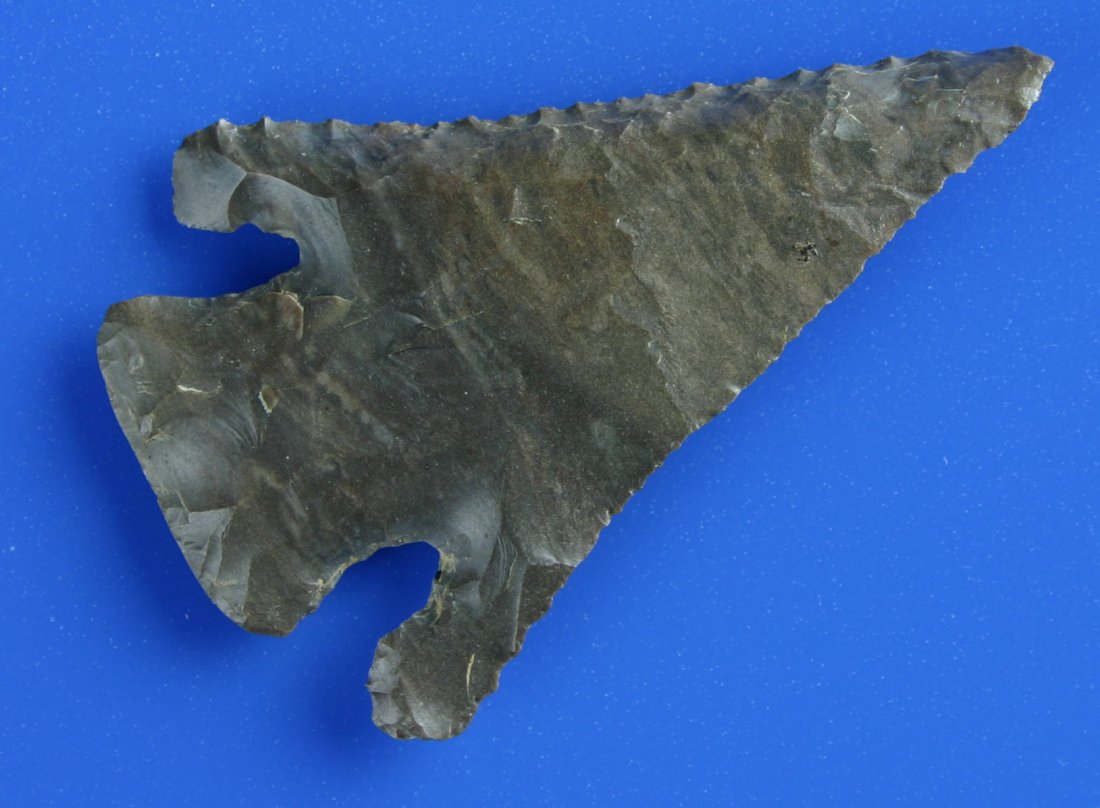 056: 2 3/4" Lost Lake - 3 COA's: Classic form with long swept wings. Made of high grade glossy Fort Payne Chert. Found in Hardin Co., Tennessee by Bill Birmingham. Davis , Dickey, and Partain COA's.