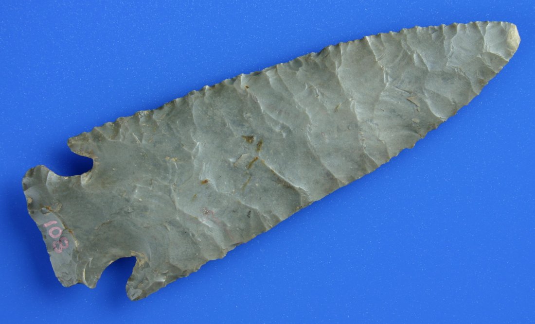 4 11/16" Hardin - Dickey COA: Light gray Hornstone. Distinctly 'knobbed' base variety. Classic flaking. Great serrations. Central Kentucky. Ex- Raymond Vietzen Collection. Dickey COA.