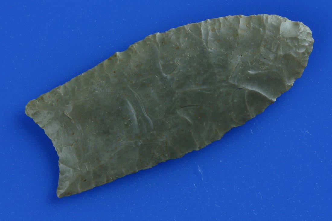 3" Clovis - Jackson 'G-9' COA: Expertly crafted and extremely fine. Very thin. Nice flutes on both sides. 20% on one side, 35% on the other. Classic rich gray Hornstone with nice sheen. Logan Co., Kentucky. Jackson 'G-9' COA.