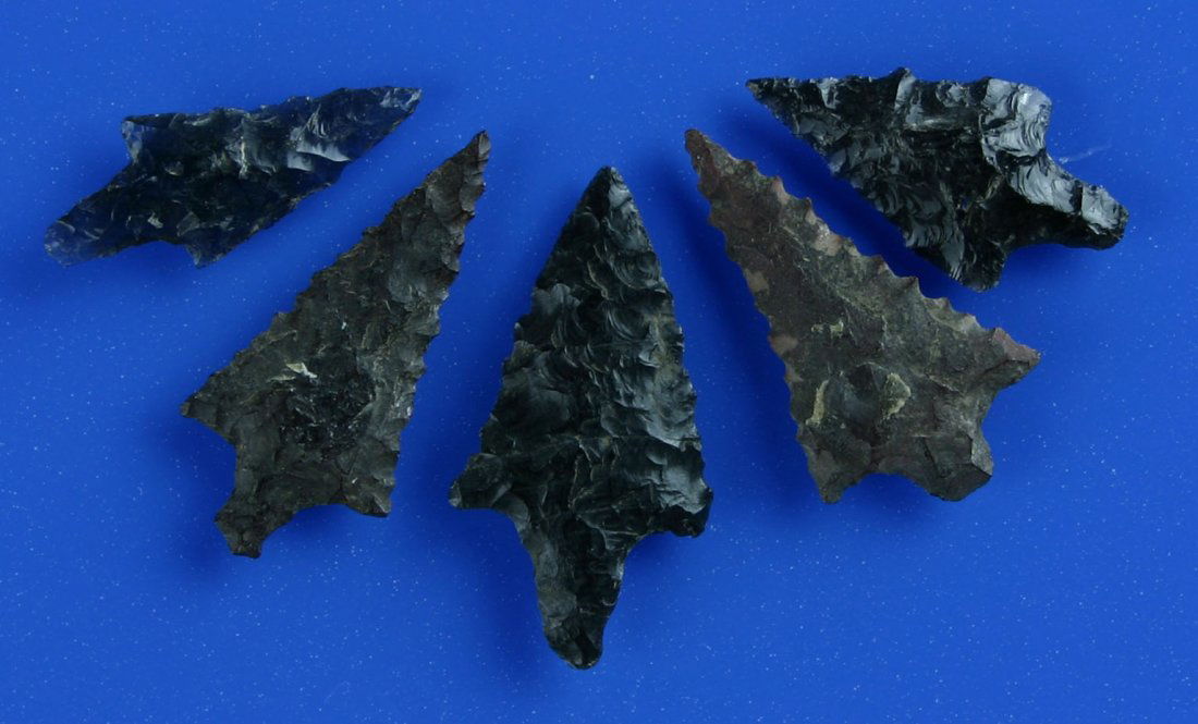 5 Super Northwestern Birdpoints: Biggest measures 1 1/8". Obsidian and dacite. Great craftsmanship. All found in Oregon.