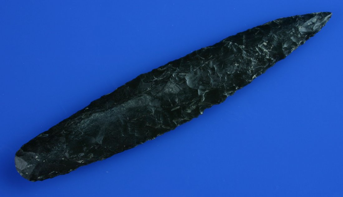 6 7/8" Agate Basin/Knife - Restored: Pretty long example professionally restored by Dennis Bushey. Obsidian.