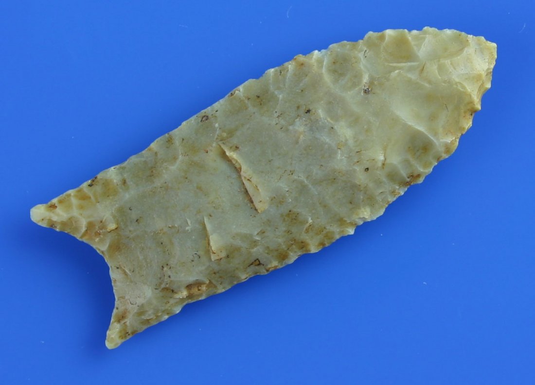 2 1/2" Clovis - Jackson G-10 COA: Highly translucent awesome caramel colored Carter Cave flint. Outstanding flaking. Grayson Co., Kentucky. Ex- Connelly Collection. Jackson G-10 COA.