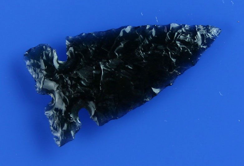 Perfect 1 1/8" Desert Sierra - Jackson G-10 COA: Beautiful high grade highly translucent shimmering 'ICE' Obsidian from Lake Co., Oregon. Classic tri-notched form with every flake in place. Ex- Ron Kirkpatrick Collection. Jackson G-10 COA.