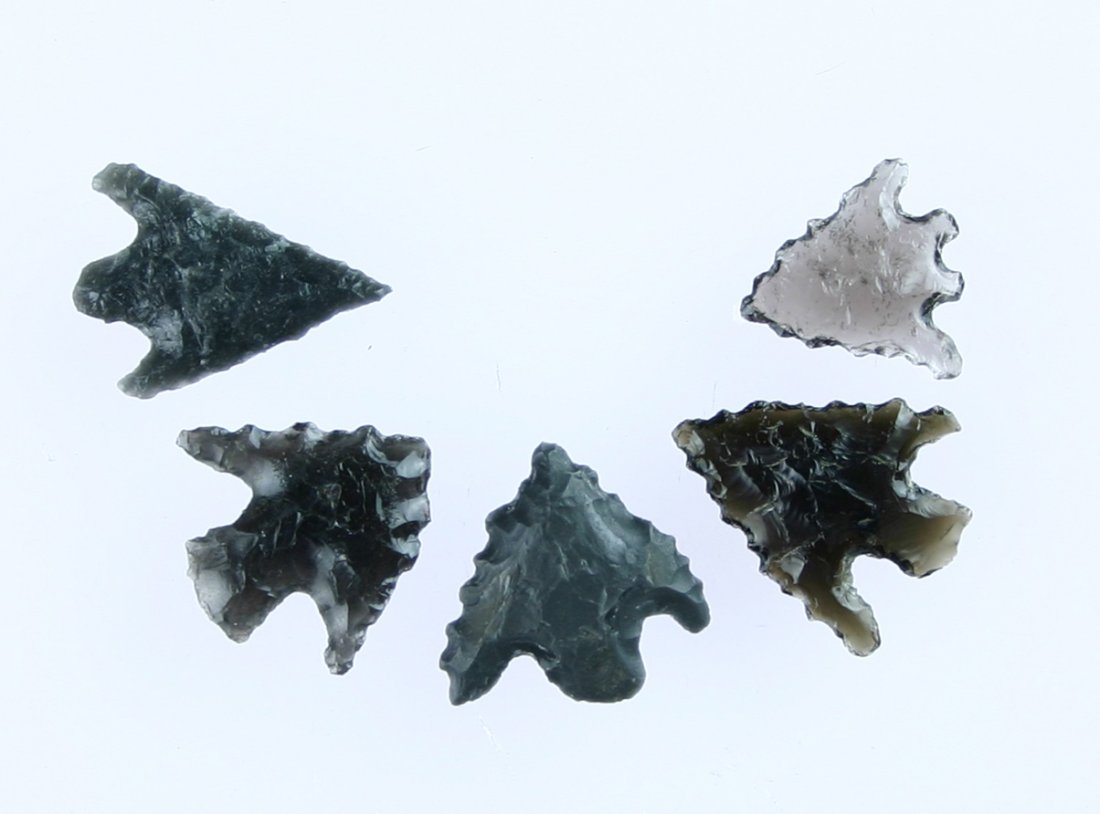 5 Obsidian Calapooyas from California: Sweet little 'true' arrwoheads. All found in Shasta Co., California. Ex- Hulse Collection. All excellent. Biggest 3/4". Varying degrees of translucency and serrated edges.