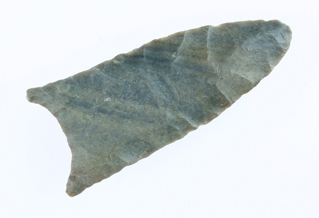 2 1/4" Redstone - Davis G-9 COA: Rare type. Super example. Attractive gray diagonally striped high grade Hornstone from Indiana. Davis G-9 COA.