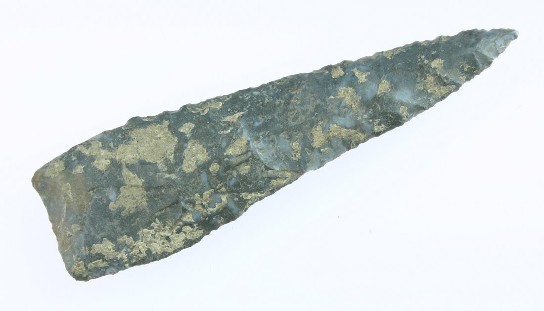 4 5/16" Archaic Knife: Wonderful example in Fort Payne chert found by Bill Carter along with Buck Creek points at a shelter in Pulaski Co., Kentucky. Ex - Carter Estate Collection.