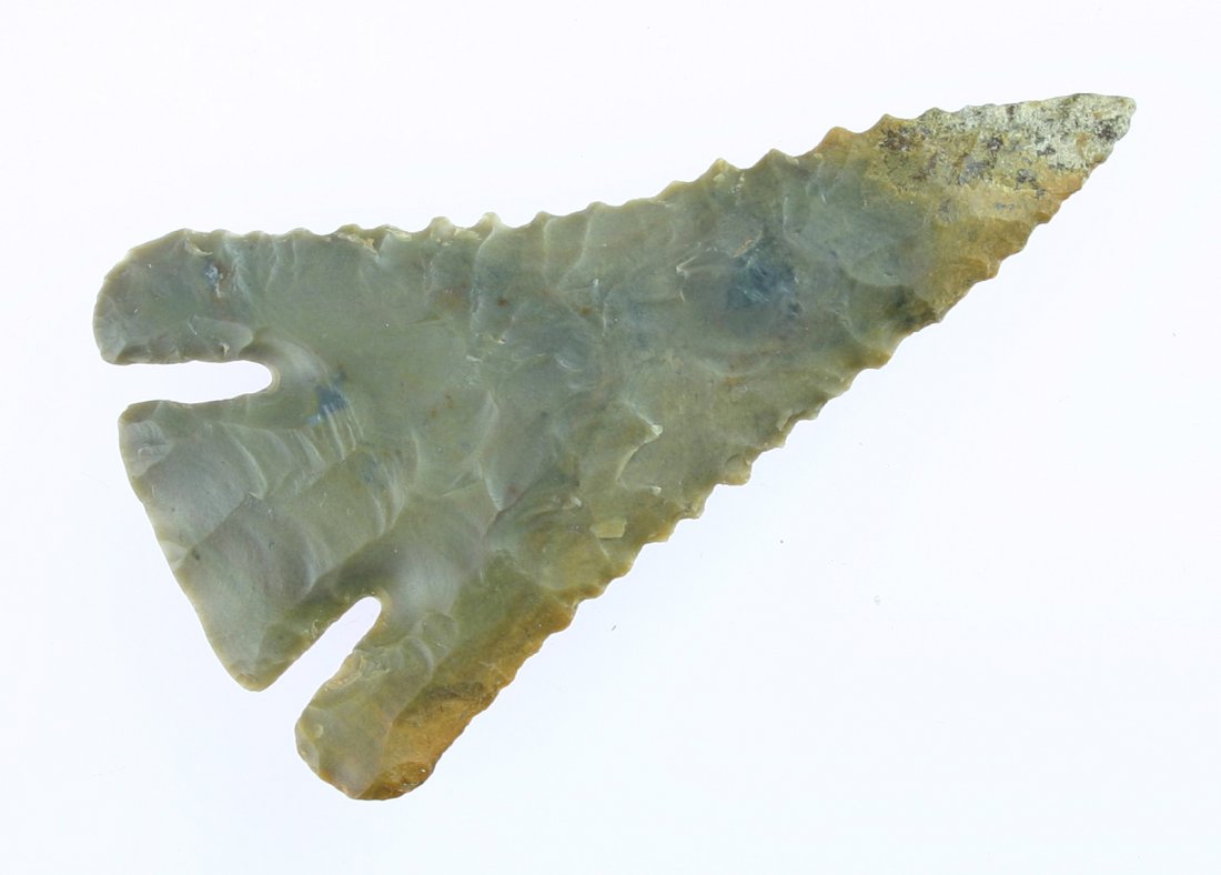 3 9/16" Lost Lake - Davis G-9 and Bennett COA's: Northern Kentucky example made from Carter Cave flint. Perfect with serrations. Davis G-9 COA and Bennett COA.