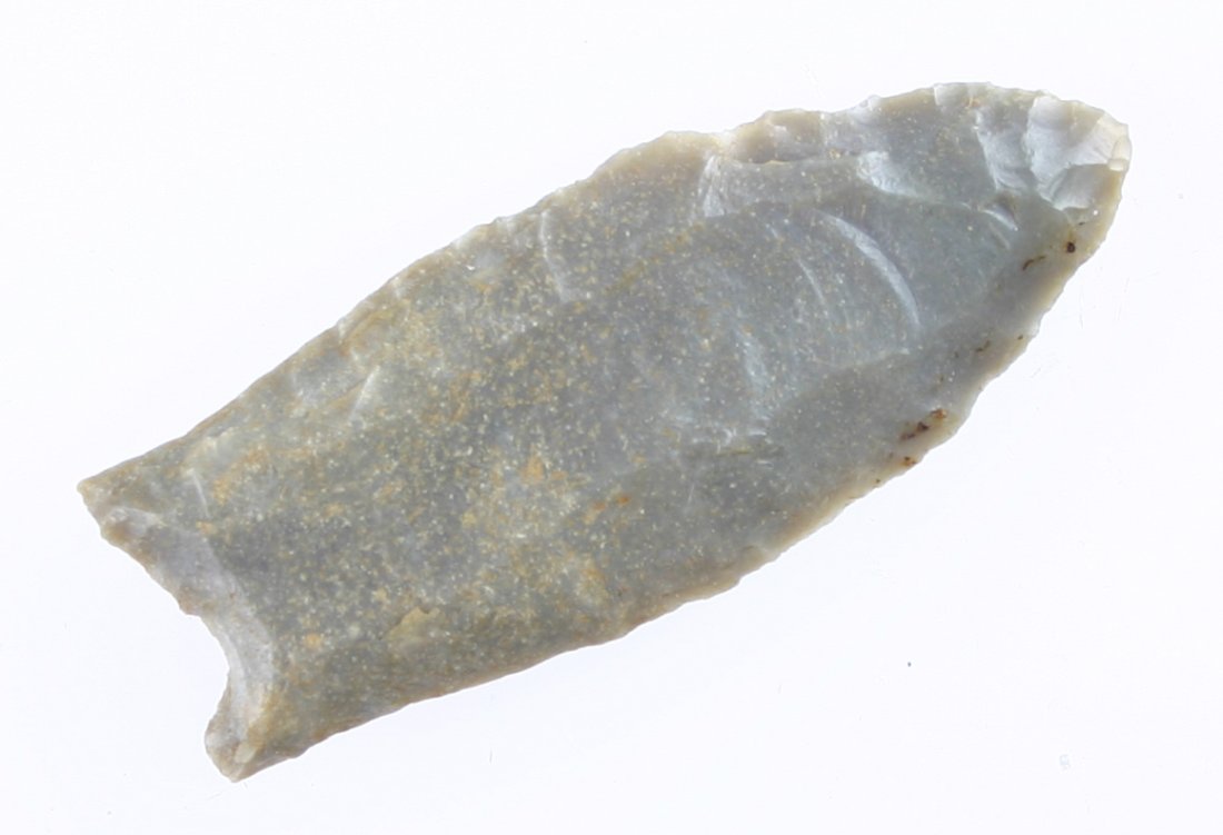 2 5/16" Cumberland - Davis & Bennett COA's: Carter Cave Flint example found in Madison Co., Kentucky. Fluted nearly to the tip on one side and 75% fluted on the other. Translucent margins. Davis and Bennett COA's