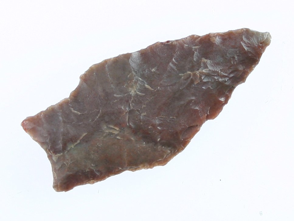1 15/16" Bajada - STERMER COA: Beautiful maroon colored chert example found in New Mexico in the 1960's. Stermer COA.