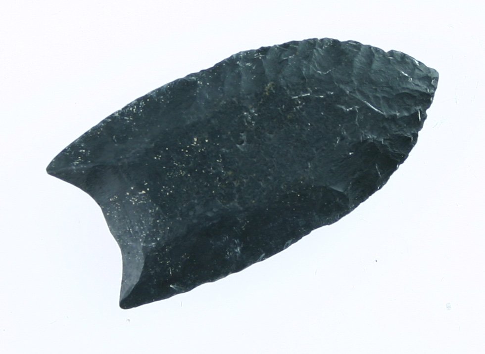 1 3/4" Folsom *RESTORED*: Professionally restored example by Dennis Bushey. Originally from North Dakota and made from a black chert.