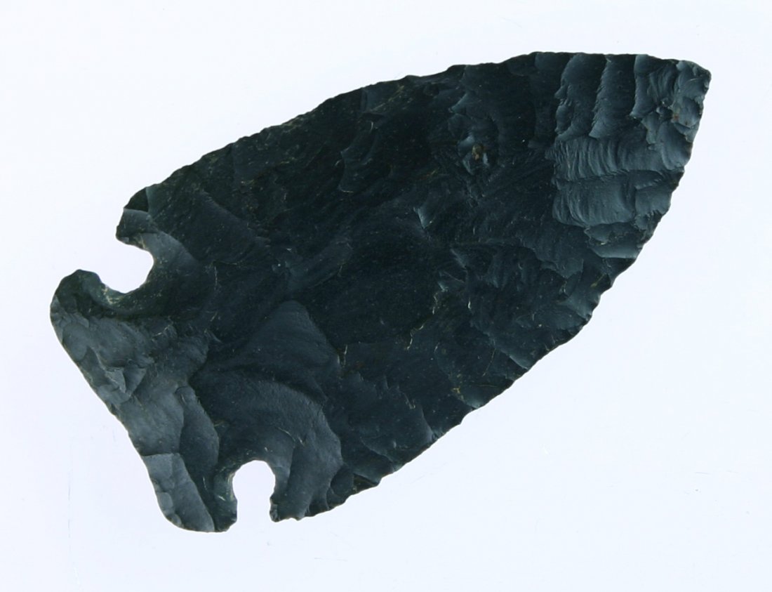 2 7/16" Newton Falls - Ex- Dale Chapman: Excellent form, condition, symmetry, and flaking. Deep round notches. Classic Coshocton Chert. Ex- Dale Chapman Collection. Old collector label reads - $500.00. Scioto Co., Ohio.