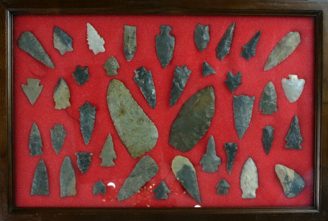Collection of 40 Top Quality Arrowheads: Lots of Wayne County two-tone. Two big Cobbs. Biggest is 4 3/8". All from Pulaski Co., Kentucky. Ex- Bill Carter Collection.