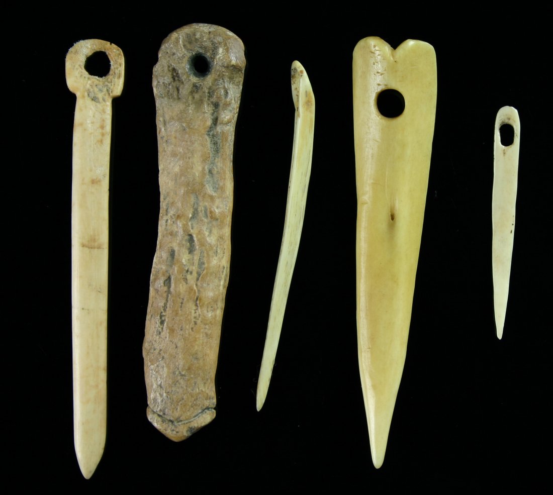 Assortment of Eskimo Bone/Antler Needles/Awls: Nice Assortment of bone and antler awls and needles from Alaska. Ex - Bill Carter Estate Collection.