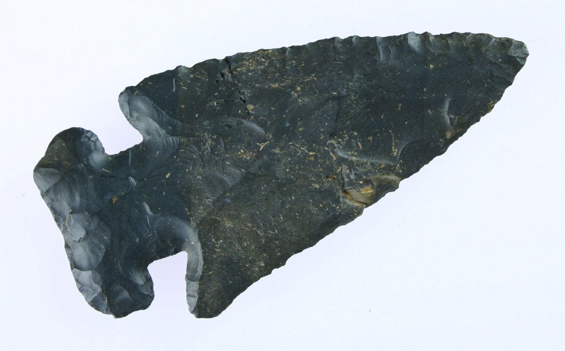 3 5/8" Thebes: Excellent size and symmetry with extra long hafting area. Pretty gray/gold Coshocton. Reported found in Holmes Co., Ohio. Last sold by Rowlands Auction 10/30/10.