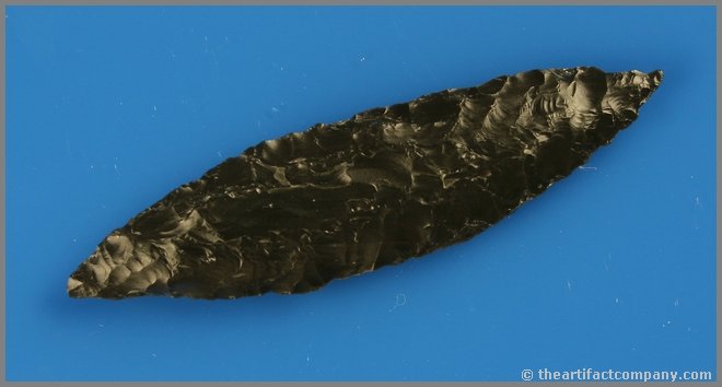 3 7/8" Obsidian Cordillereran Knife: Nice needle tips. Great flaking. Glossy blade Obsidian. Found by Reg Seely and The Beaushane Family between 1940-1971 in Lake Co., Oregon. Ex- Lange Collection.