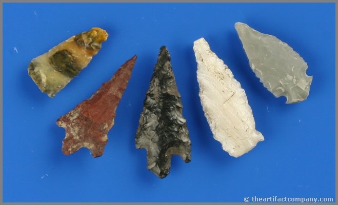 Collection of 5 Excellent California Birdpoints: All found between Galt and Modesto, California in the 1960's. Various materials including Agate, Obsidian, and Jasper. Ex- Dennis Hammer Collection.