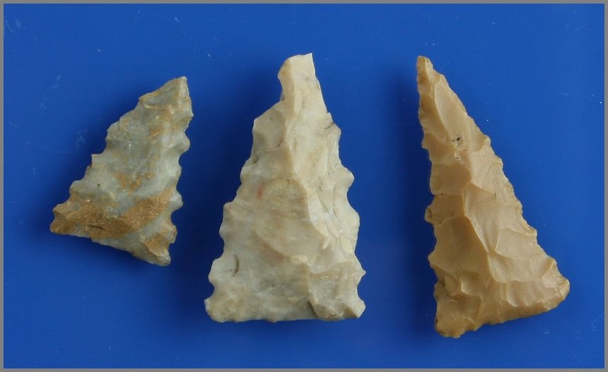 3 nice Ft. Ancient Triangles: Serrated examples in Carter Cave and Boyle chert from Central Kentucky.