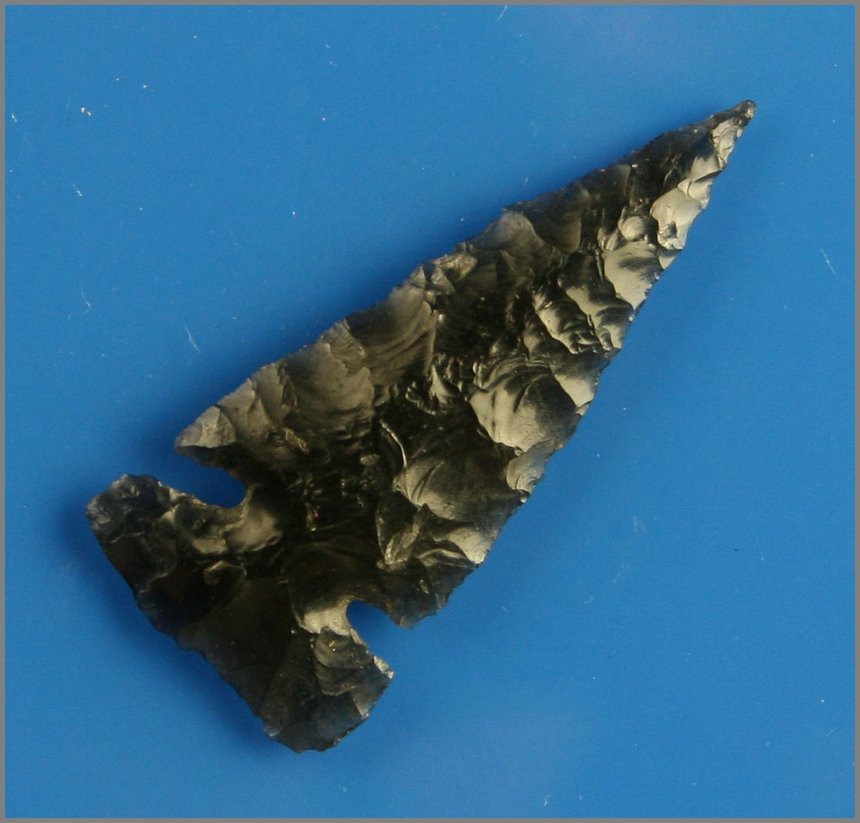 2" Northern Side Notch - Jackson COA: Nice obsidian example formerly of the Matthews Collection and found in Lake Co., Oregon. Jackson COA.