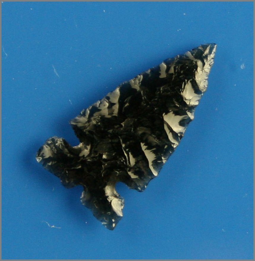 1 1/8" Desert Sierra - Jackson G-9 COA: Nice small example from Lake Co., Oregon formerly of the Ron Kirkpatrick Collection. Obsidian. Jackson G-9 COA