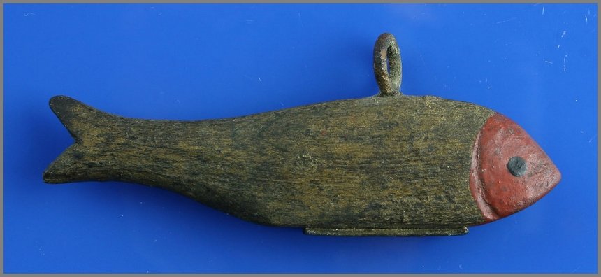 3 3/4" Fishing Lure: Early enticing lure with a #6 on base plate. Gold paint with red.