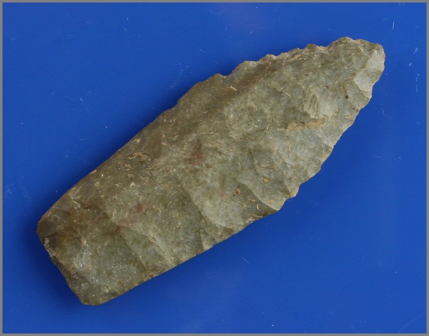 2 9/16" Agate Basin: Super example in Fossiliferous Chert from Central Kentucky. Classic early flaking with ground lateral edges.