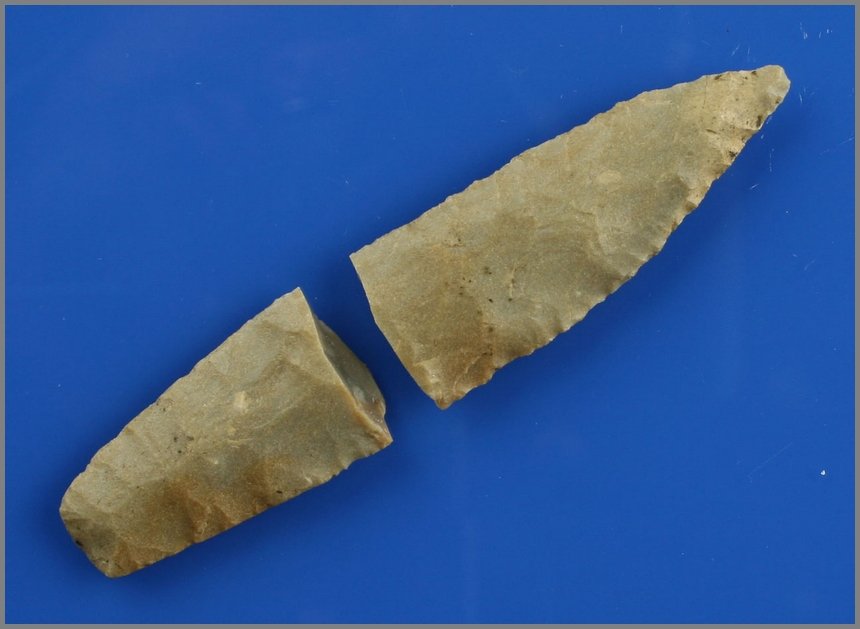 4 1/8" Agate Basin: Nice Bath Co., Kentucky example in Carter Cave Flint - Broken in half but otherwise intact.