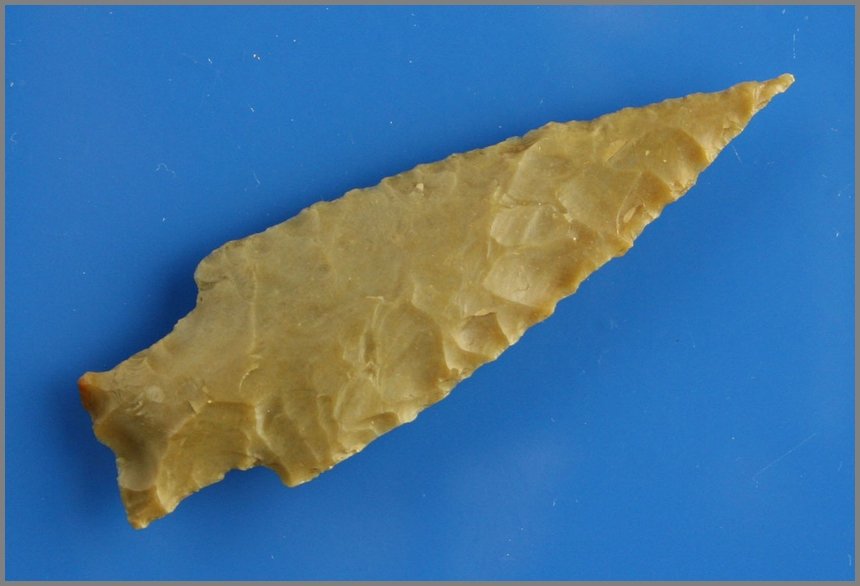 3" Lange - Jackson COA: Nice example from Central Texas, formerly of the Terry Allen Collection. Edwards Plateau Chert. Jackson COA.